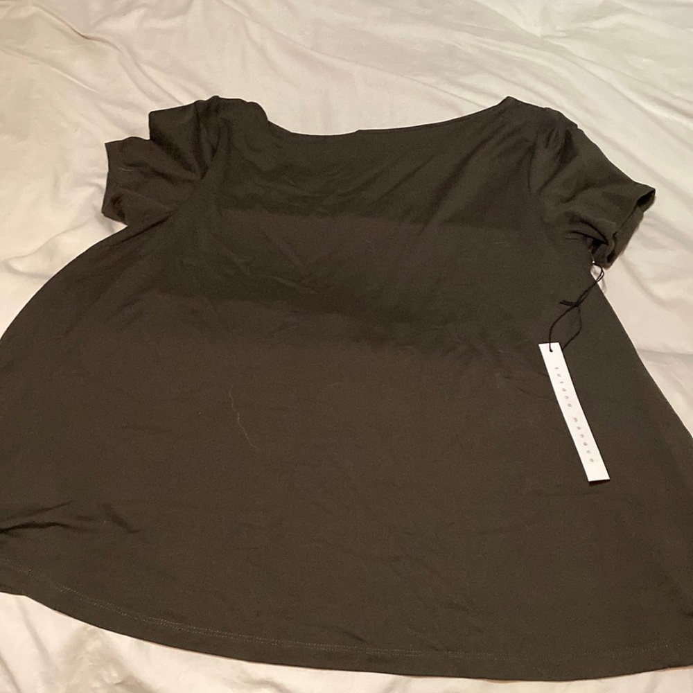 Army green shirt sleeve shirt,